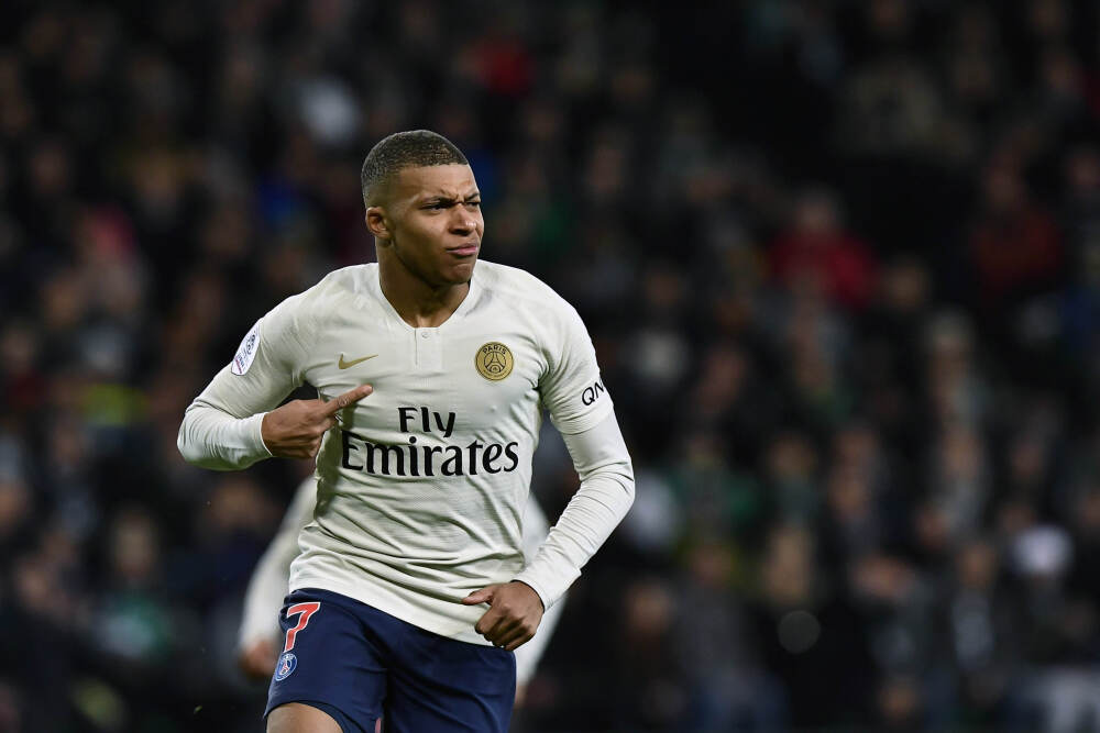 哪些车企先拿到门票？自动驾驶产业迎来新节点：两款L3级自动驾驶汽车获准上路试点